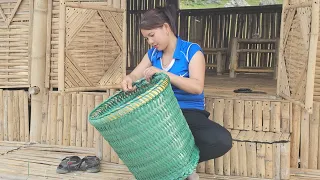 The girl's way of knitting, living on the lake fishing and gathering.