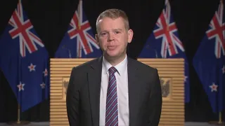 Chris Hipkins urges Kiwis to follow Covid-19 restrictions to limit chance of lockdowns over summer