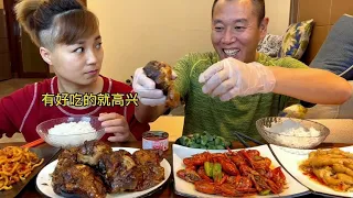 如果和他客气，那什么也吃不到#eating show#eating challenge#husband and wife eating food#eating#mukbang #asmr eating