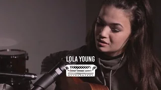 Lola Young - Holy | Ont' Sofa Live