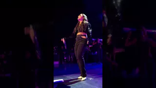 Demi Lovato - No Promises ( cheat codes ) - Jan 24th 2018 - NYC Center - front row