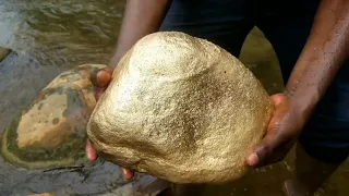 wow i found 70 KILOGRAMS OF GOLD NUGGET:VERY HUGE ACTUALLY. FROM THE GOLDEN RIVER
