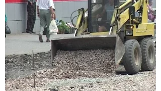 В городе продолжается ремонт автомобильных дорог и придомовых территорий.