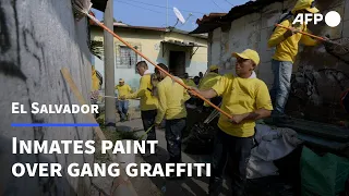 El Salvador inmates paint over gang's territorial graffiti | AFP