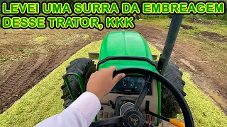 TRATOR JOHN DEERE 6110 D COMPACTANDO E PUXANDO SILAGEM, POV VIDEO.