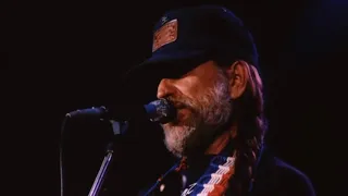 Willie Nelson - LIVE - Angel Flying Too Close To The Ground (Hells Angels Forever)