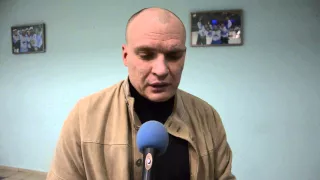 Андрея Разина сразу после интервью подхватывают на руки фанаты "Ижстали"