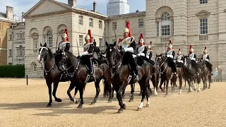 London walking. Changing The Queen’s Life Guard. From Westminster Station to Admiralty House