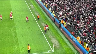 Raphael Varane Cheer Leader - Man Utd 2 - 1 Barcelona | Old Trafford - 23.02.2023