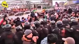 На киевском Евромайдане начались столкновения «Беркута» и митингующих видео video