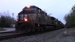NS #4003 (special DC to AC conversion) leads a NS manifest through Pine Knot, KY