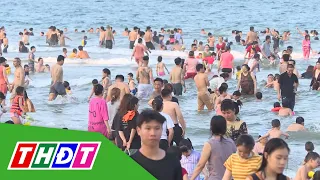 Biển Đà Nẵng kín người ngày nắng nóng | THDT