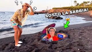 ANTO HA COSTRUITO UNA STANZA DEI VIDEOGIOCHI SEGRETA AL MARE!! 😱🌊 *vinci non la trova*