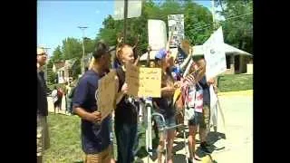 Mid-Missourians counter Westboro Baptist protests