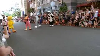 New Looney Tunes Dance in the All Star Parade