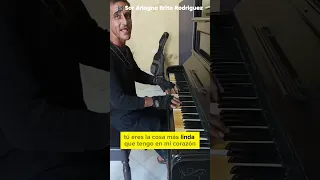 Cubano sorprende por su talento al piano