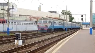 Электропоезд ЭР9М прибывает на станцию Киев-Пасс