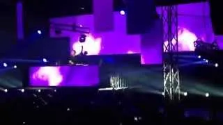 Hardwell a Rimini Fiera mixa U w/ Under Control