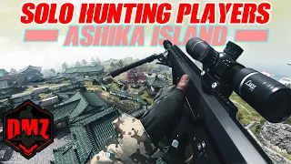 Solo Hunting Players with the weapon case on Ashika Island.