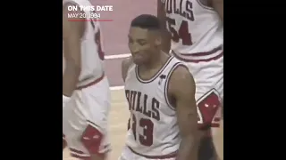 28 years later, this Scottie Pippen dunk over Patrick Ewing is still disrespectful 😳