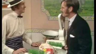 Monty Python - The man who is alternately rude and polite [sub ita]