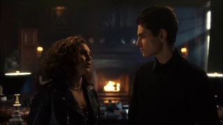 Bruce and Selina 4x19 #6 (Bruce and Selina almost kiss)