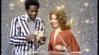 Roberta Flack Wins Favorite Female Soul Artist - AMA 1974