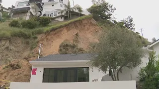 Large landslide damages Hollywood Hills home