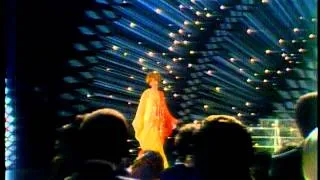 Aretha Franklin Wins Favorite Female Soul Artist - AMA 1976