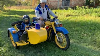 Милицейский мотоцикл Урал. Решили с детьми проехать на мотоцикле после долгого простоя в гараже.