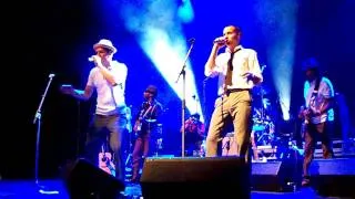 Kiss on the Lips - The Dualers O2