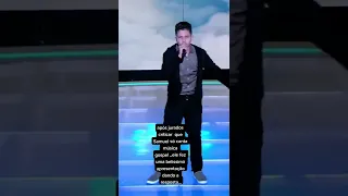 após jurados  criticar que Samuel so canta a música gospel ele fez uma belíssima apresentação