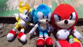 Sonic Plush Adventure: Sonic and friends at the beach