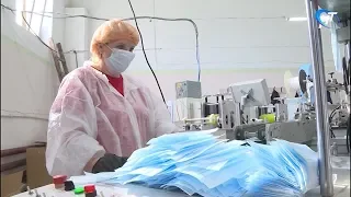 Губернатор Андрей Никитин посетил предприятие, где производят медицинские маски
