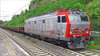 Treno merci con locomotiva FS E.653 Tigre in transito alla stazione ferroviaria di Roma Fidene