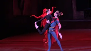 Ekaterina Krysanova and Vladislav Lantratov in ballet A Legend of Love