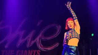 Sophie and the Giants - Intro / In The Dark LIVE Milano [01/12/2022] 4K