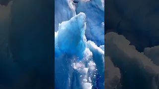 World's largest iceberg breaks off in Antarctica 😱#shorts #iceberg #antarctica #climatechange #snow