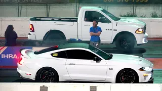 2021 Mustang GT vs Scat Pack Charger - 1/4 mile drag race