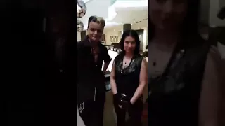 Anne Nurmi y tilo Wolff reciben un regalo especial, un rebozo potosino