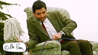 How To Carry The XMAS Presents The BEAN Way! | Mr Bean Funny Clips | Mr Bean Official