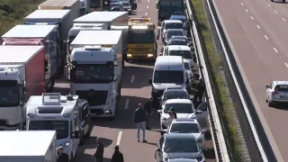 [RETTUNGSGASSE!] - Keine Gasse für den Schlepper - Einsatzfahrten zum Unfall auf der A9 + 3 Fach RTW