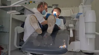 Было очень больно.Вырвали ребёнку зуб в Польше.