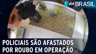 Outros 13 policiais são afastados após roubo em operação no Rio de Janeiro | SBT Brasil (12/02/22)