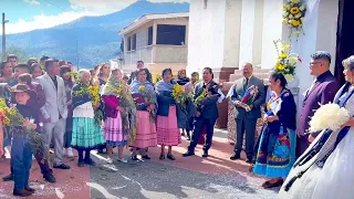 Así son las Bodas en este Pueblo de México / Los Padrinos así invitan al almuerzo