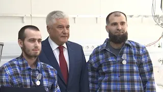 Владимир Колокольцев вручил медали «За отвагу» полицейским из Чеченской республики