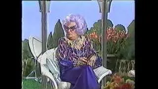 The Dame Edna Experience (1989) (01)