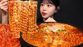 Spicy Ramyeon with Kimchi Mukbang ASMR