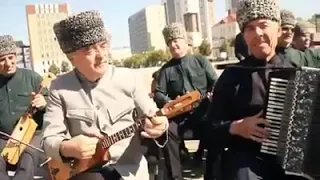 Рамзан Паскаев и его коллеги с шедевром музыки