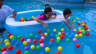 KEYSHA PLAY IN THE SWIMMING POOL FULL COLOR BALLOON The Ball Pit Show In Swimming Pool